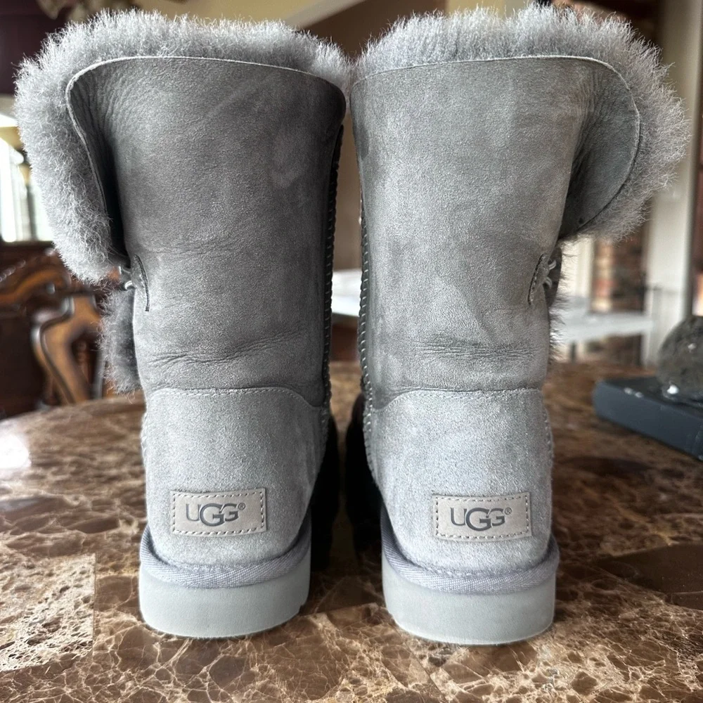 UGG Bailey Button Boot Size 9 - Picture 10 of 12